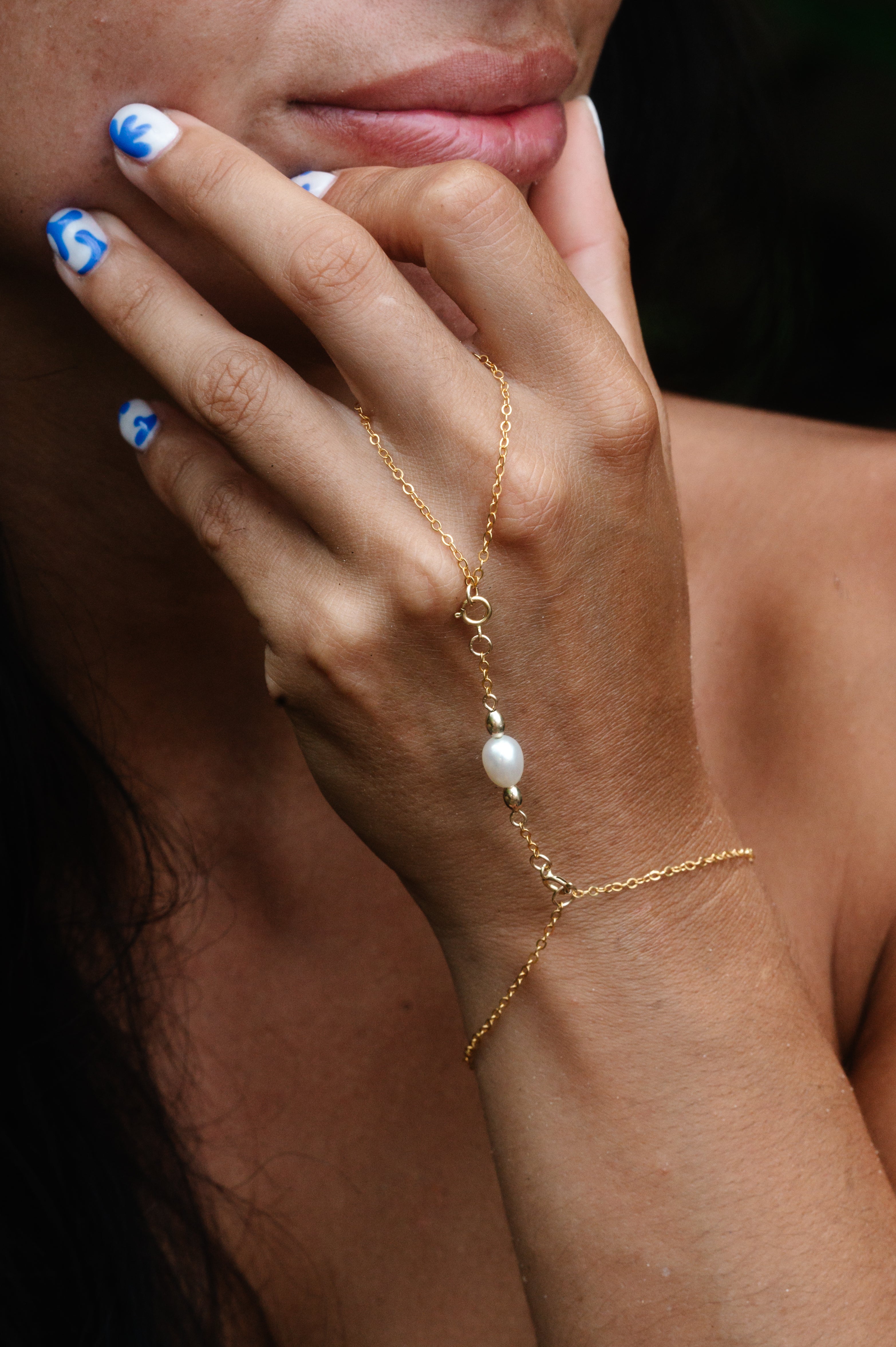 Hand Chain - Single White Pearl with Gold Beads