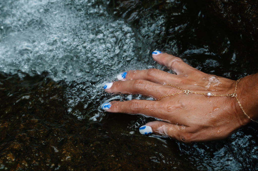 Hand Chain with Small Pearl