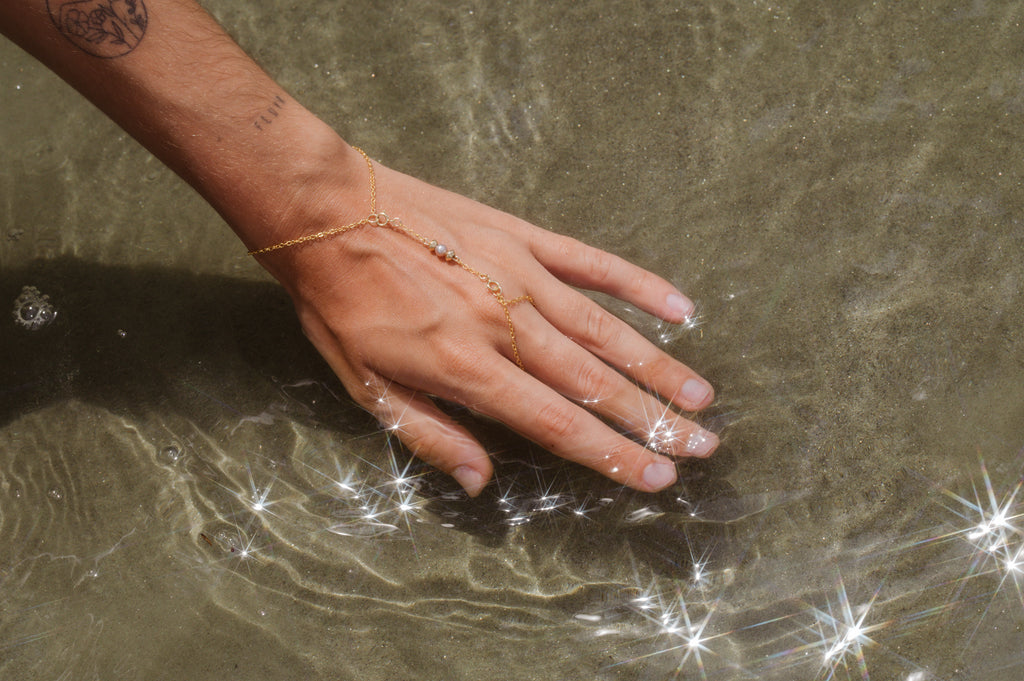Hand Chain Triple Pearl